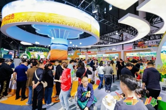 从“排队”到“坐主桌”:新锐零食品牌2026秋糖申请的阶层跃迁